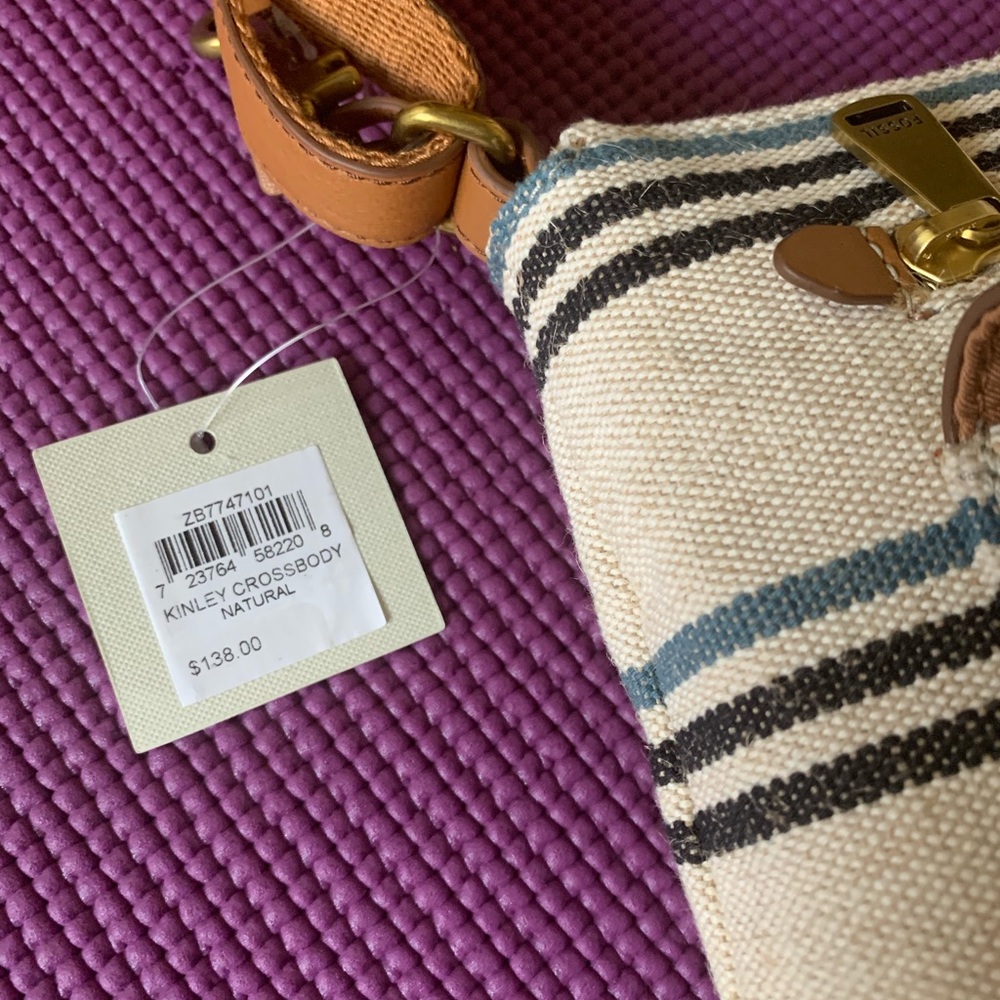 Fossil Crossbody - Picture 6 of 6